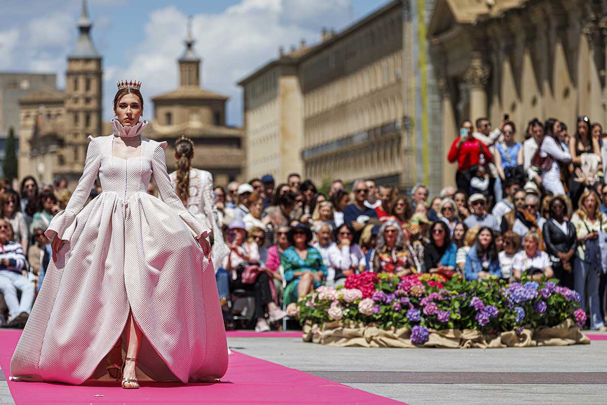 Fotografia de un evento de moda en la Plaza del Pilar de Zaragoza