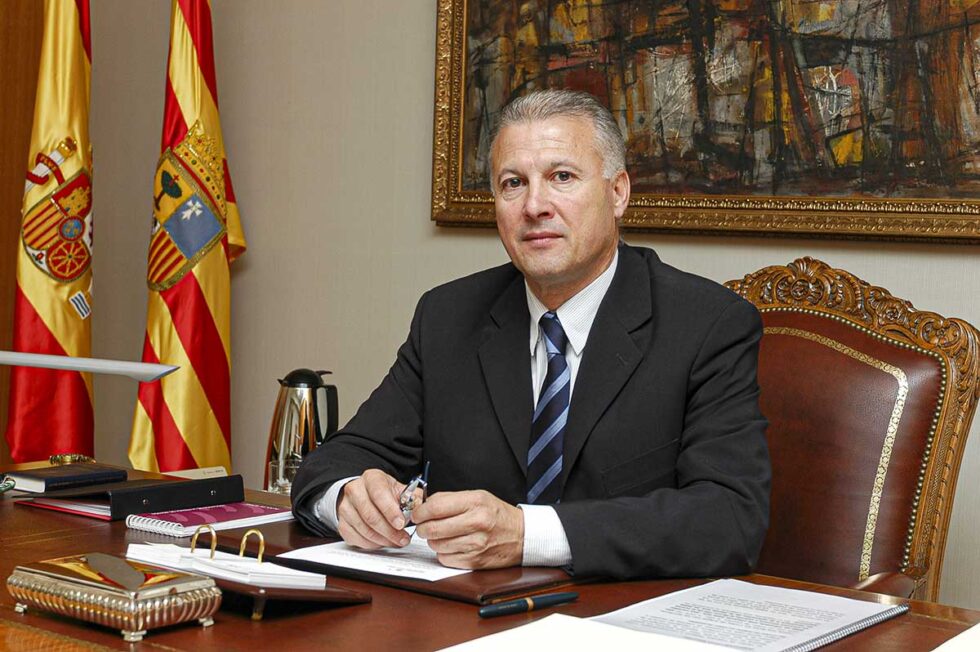 Retrato de Francisco Pina, presidente de las Cortes de Aragón en su despacho